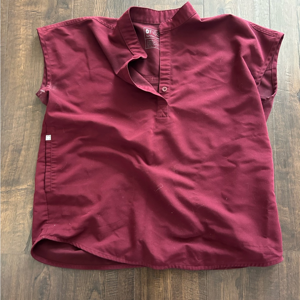 Figs scrub top